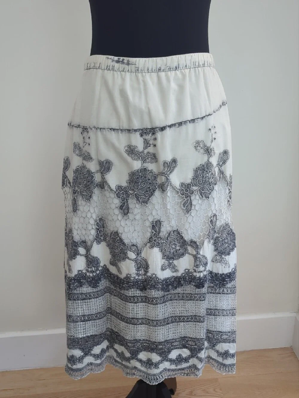 Soft Surroundings Faux Wrap Cream & Grey Wash Print & Lace Overlay Midi Skirt - Picture 7 of 9